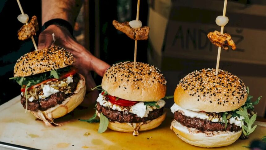 avem burger fest la arena nationala f09f8d94timp de trei zile aici vor fi competitii de mancare muzica si cursuri culinare cateii sunt bine veniti 6a1482ed5eaa8