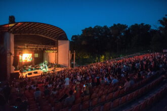 carmina burana premiera in aer liber la teatrul de vara din parcul herastrau pe scena vor urca 100 de artisti care vor canta celebrul imn o fortuna 6a0ea0c206415