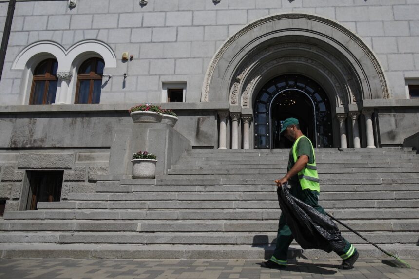 colectarea gunoiului de la cetatenii si firmele din sectorul 1 va costa un miliard de lei in urmatorii 10 ani estimeaza un studiu al primariei 6a0ea10be0a5d