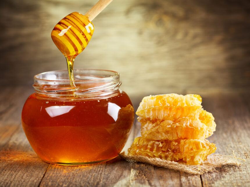 f09f909dde ziua albinei la muzeul satului este targul mieriif09f8daf sunt 5 zile de dulce care nu expira cu miere adusa de apicultori din toata tara 6a0ea0d0902ec
