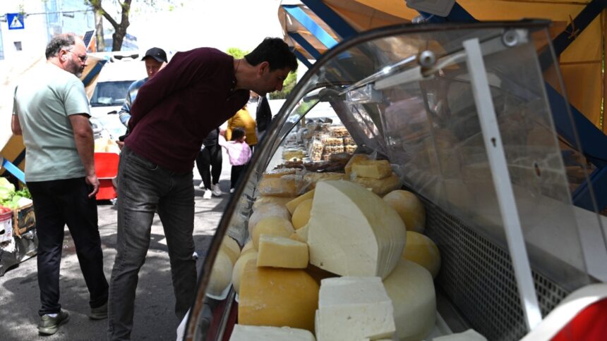 branzeturi proaspete rosii castraveti patrunjel si ceapa verde la piata volanta amzei producatori locali sunt aici cu produse de vineri pana duminica 5d6711b7