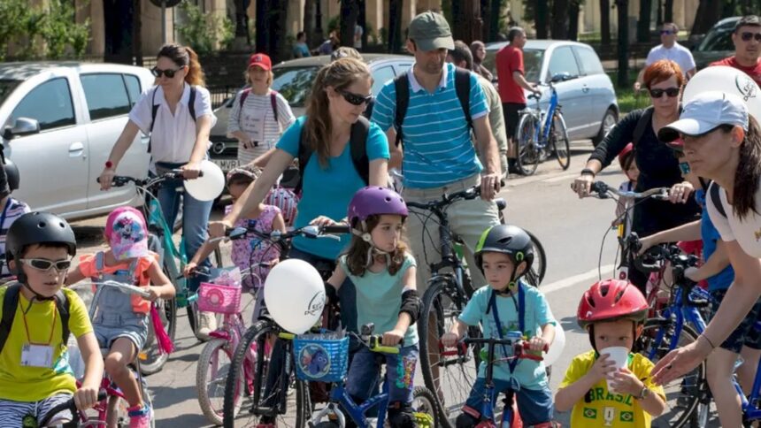 parada micilor biciclisti va fi in drumul taberei in weekend f09f9ab4 picii vor participa la curse cu bicla si jocuri cum se fac inscrierile 6a280603ee5a1