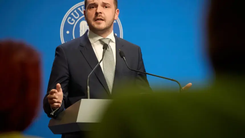 alexandru rogobete se contreaza cu vlad voiculescu din cauza taierii salariilor medicilor am avut aceeasi pozitie atunci si o am si astazi 6a65a805ddcbc