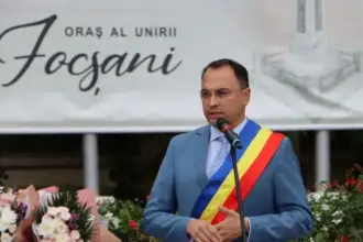 analfabetul cristi misaila a desfiintat trupa de actori a teatrului municipal din focsani 6a6c54d1264f4