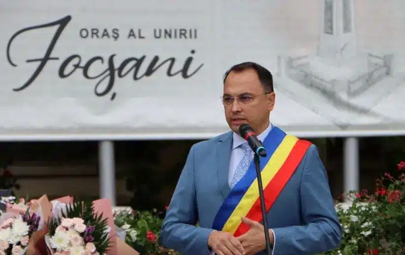 analfabetul cristi misaila a desfiintat trupa de actori a teatrului municipal din focsani 6a6c54d1264f4
