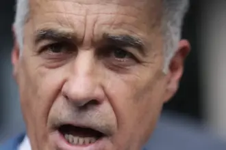 anca alexandrescu pusa la zid de o sustinatoare a lui calin georgescu doamna general nu este frumos sa furati munca altuia de la ce a pornit disputa 6a5e8f9d72f25