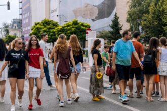 avem strazi deschise si in acest weekend programul de pe 1 si 2 august aduce ateliere de pictura pe panza 6a6b84156d293