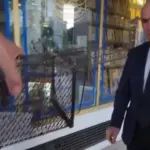 cadou cu pedigree politic marian ceausescu l a asteptat pe ilie bolojan cu o cusca de sobolani pe calea victoriei 11839ea2 10