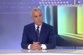 calin georgescu primit de sute de sustinatori la calugareni nu putem cere spor de la dumneze cu targul deschis in timpul sfintei liturghii 6a65a355a4745