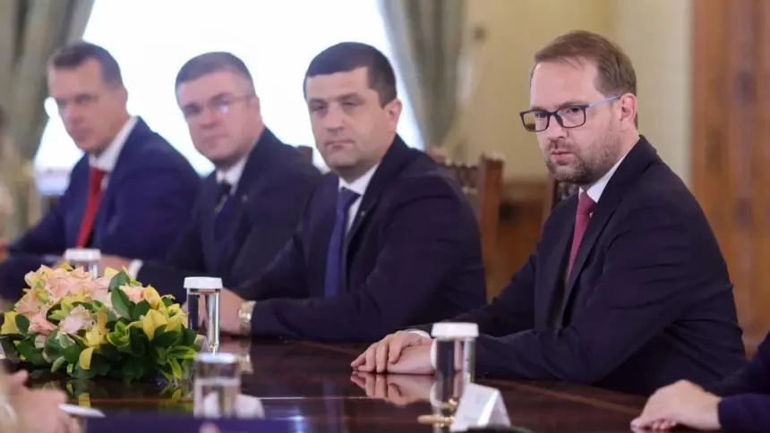 cat de zen a fost atmosfera de la cotroceni dominic fritz il contrazice pe kelemen hunor sa fim mandri ca nu ne am zgariat ochii nu e o solutie 6a55dab4afbb8