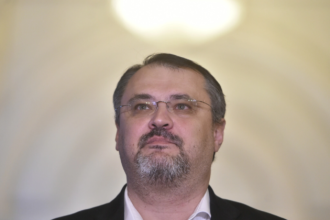 cristian ghinea ii cere lui nicusor dan sa puna diicot pe baronii psd ce fumeaza seful la sistem 6a58f07247046