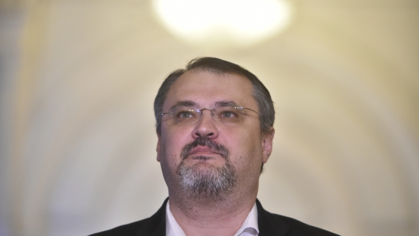 cristian ghinea ii cere lui nicusor dan sa puna diicot pe baronii psd ce fumeaza seful la sistem 6a58f07247046