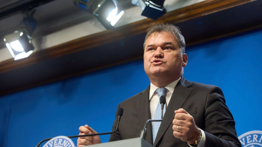 cseke attila contesta proiectul lui pislaru risc de taieri permanente de salarii si inechitati in sanatate miza depaseste 300 de milioane de lei 6a5f48c5bb137
