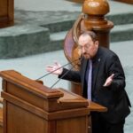 derapaj in parlament un senator acuza usr ca uraste religia si lanseaza atacuri virulente 6a5e262580683