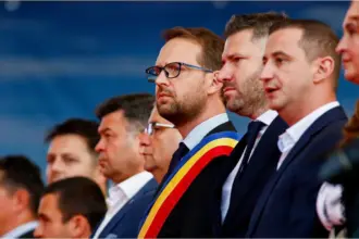 dominic fritz si alfred simonis se cearta pe facebook si se lauda care are mai multi fani si ma gandesc ca vrem sa recuperam ceva de la aur 6a5928cd7a5b9