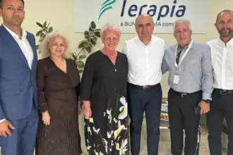 duc pe umerii lor tara mesajul lui bolojan pentru angajatii din privat dupa vizita la principalii producatori de medicamente din romania 6a58aa3d05995