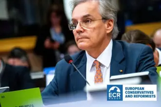 europarlamentarul serban dimitrie sturdza cere scaderea taxelor pe munca in romania 6a5fb6ed5ebf0