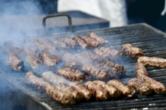 festivalul micului bucurestean e n weekend la bodega la mahala e cu desigur mici pastrama carnaciori si sigur gasim si bere 6a4637ac46910