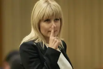 foto elena udrea scoate la lumina fotografii din 2012 nu va mai place psd ul domnule bolojan de toata jena ce ii reproseaza liderului pnl 6a5131a73196c