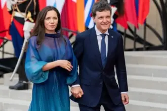 foto nicusor dan a impartasit imagini de la receptia lui emmanuel macron alaturi de el s a aflat si mirabela gradinaru 6a55c7f609715