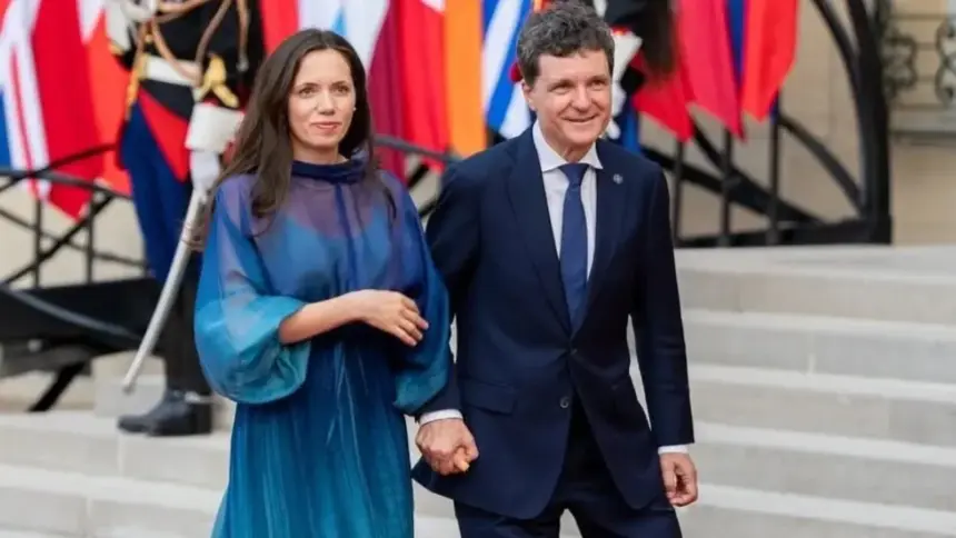 foto nicusor dan a impartasit imagini de la receptia lui emmanuel macron alaturi de el s a aflat si mirabela gradinaru 6a55c7f609715