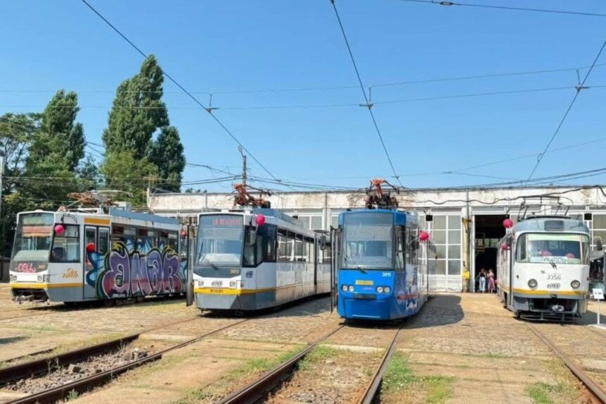 foto tramvaiele tatra ultima zi pe strazile din bucuresti pe linia 35 bucurestenii sunt invitati la petrecerea de adio de la depoul militari 6a5ca128d1a95