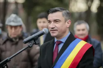 functionarii din primaria iasi au luat bonusuri de 200 000 de euro pentru proiectul esuat eco pubele 11587b56