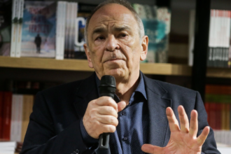 gabriel liiceanu revine cu un text manifest dupa 30 de ani si il leaga de actuala criza politica mi a aparut in fata ochilor silueta lui grindeanu deversand tot gunoiul psd ului 6a58a0ddf3f04