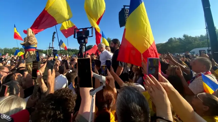 in timp ce trantorul george simion sta tolanit la plaja in italia calin georgescu ridica partidul aur simion trebuie sa plece 6a6653582585c
