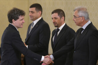 liderul senatorilor aur il acuza pe nicusor dan a devenit garantul crizei politice desi ar fi trebuit sa fie un garant al democratiei 6a50ada8cb3e1