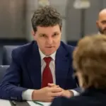 nicusor dan vrea sa probeze pistolul primit cadou de la presedintele turciei nu l am vazut am facut armata 9 luni la bacau de atunci nu am mai tras 6a5a678d63a96