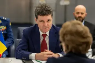 nicusor dan vrea sa probeze pistolul primit cadou de la presedintele turciei nu l am vazut am facut armata 9 luni la bacau de atunci nu am mai tras 6a5a678d63a96