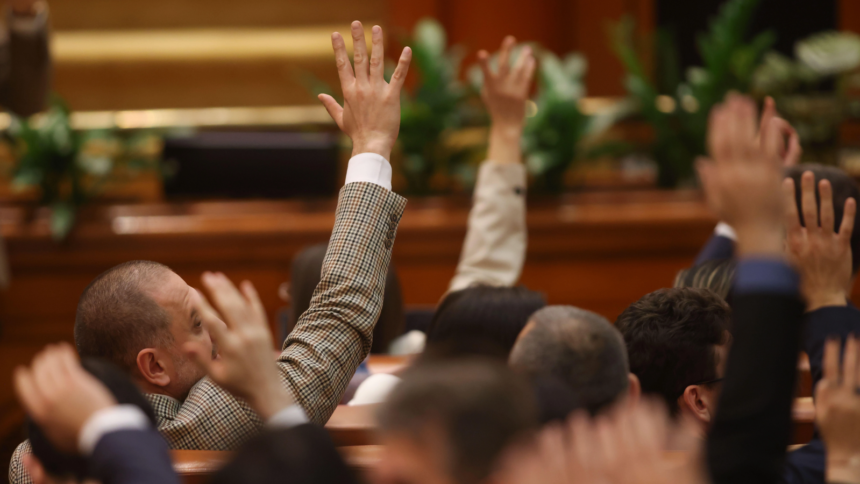 politicienii aflati in conflict de interese ar putea scapa de interdictia de a ocupa o functie publica propunerea legislativa a ministrului justitiei va fi dezbatuta in parlament 6a60d02e4e726