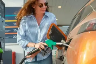 preturile la benzina si motorina pot fi majorate o singura data pe zi pana la ora 1200 inclusiv adaosul comercial se plafoneaza lege adoptata de parlament 6a69d9406902c