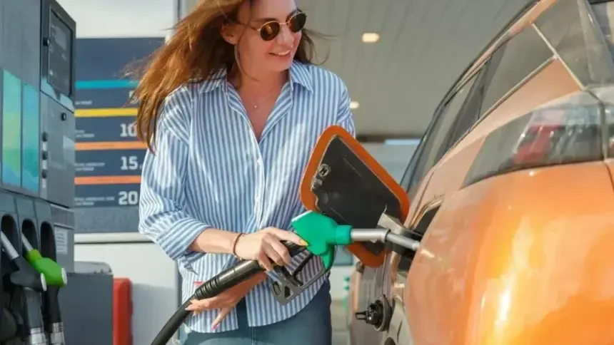 preturile la benzina si motorina pot fi majorate o singura data pe zi pana la ora 1200 inclusiv adaosul comercial se plafoneaza lege adoptata de parlament 6a69d9406902c