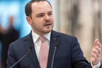 rogobete il critica pe bolojan pe fondul grevei din sanatate reforma nu inseamna sa golesti spitalele de doctori 6a68e14105fc5