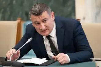 seful cadastrului laurentiu blaga clientul pnl florin roman definit de presa drept obsedatul de contracte cu statul 6a605fe8e61bb