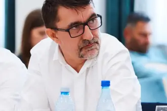 senatorul udmr lorand turos e indicat de o publicatie ungara ca ar prelua prin achizitie 12 frecvente radio in transilvania care se aflau sub controlul fidesz c8baecfa