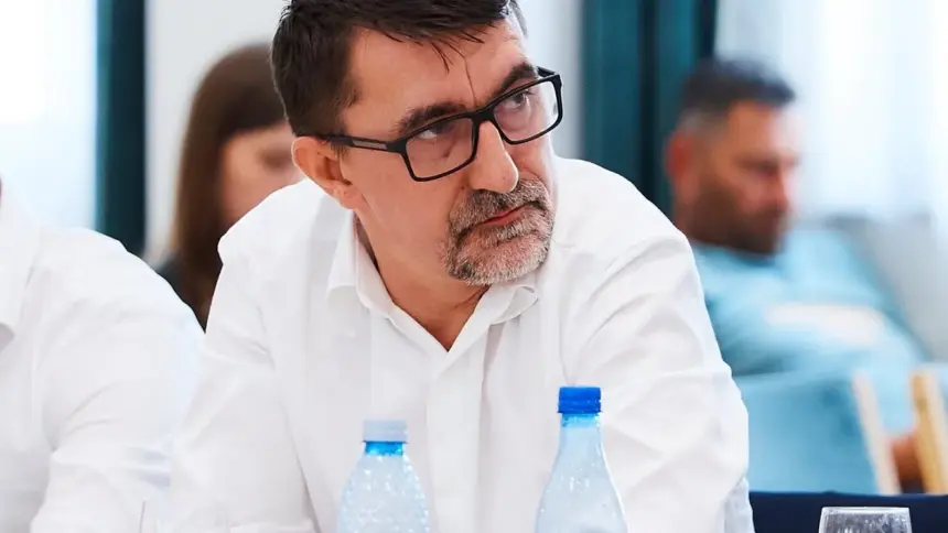 senatorul udmr lorand turos e indicat de o publicatie ungara ca ar prelua prin achizitie 12 frecvente radio in transilvania care se aflau sub controlul fidesz c8baecfa