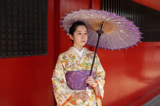 seri japoneze la bucuresti kimono sub stele aflam povestea vestimantatiei traditionale nipone plus o demonstratie de kitsuke ca4e93af