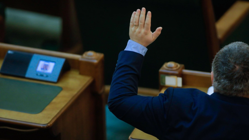 sistemul de vot electronic din senat a inceput sa crape 6a51159d182b5