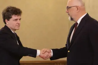 solutia lui kelemen hunor udmr pentru a rezolva criza guvernamentala ce i a transmis lui nicusor dan 6a54e6f69df3a