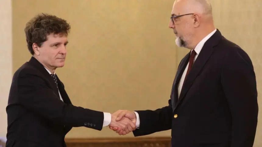 solutia lui kelemen hunor udmr pentru a rezolva criza guvernamentala ce i a transmis lui nicusor dan 6a54e6f69df3a