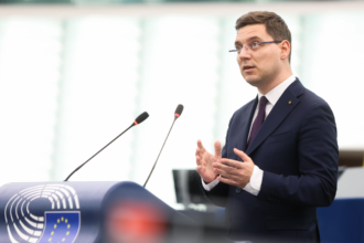 vicepresedintele pe victor negrescu critica blocajul politic din romania economia plateste pentru fiecare zi de incertitudine 6a586af5b20d2
