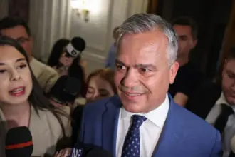 video adrian vestea da cartile pe fata cum s a ajuns de la desemnarea ca premier la esecul din parlament s a pornit pe un lucru care era aproape sigur 6a5a62c57b8f7