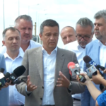 video grindeanu arata cu degetul spre ministrii usr dupa tragedia de pe valea oltului se ocupa de ciocolata in loc sa faca autostrazi 6a5f5b860ebd8