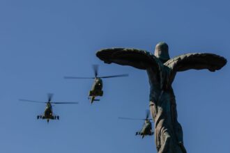 ziua aviatiei romane va fi sarbatorita in weekend in piata aviatorilor e29c88efb88f va fi spectacol pe cer cu aeronave militare care vor survola monumentul eroilor aerului 6a577747cb1fa