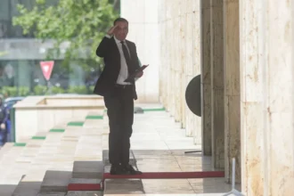bogdan ivan evervat ca preturile la pompa au sarit iar dupa reducerea accizei solicit premierului demis sa intervina de urgenta 6a8b07ac1838a