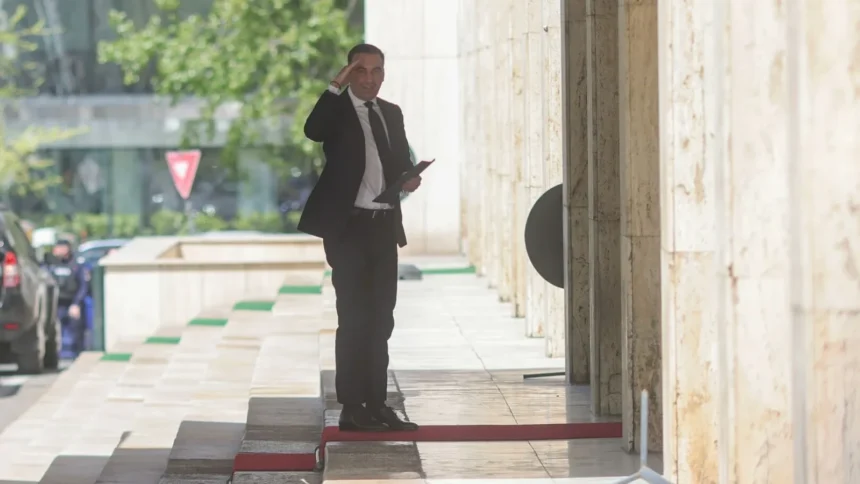 bogdan ivan evervat ca preturile la pompa au sarit iar dupa reducerea accizei solicit premierului demis sa intervina de urgenta 6a8b07ac1838a