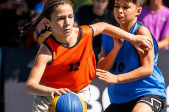 competitia de baschet back 2 hoops e weekendul viitor in parcul nicolae iorga micii sportivi pot participa in urma completarii unui formular 6a8d7bd83eaf4